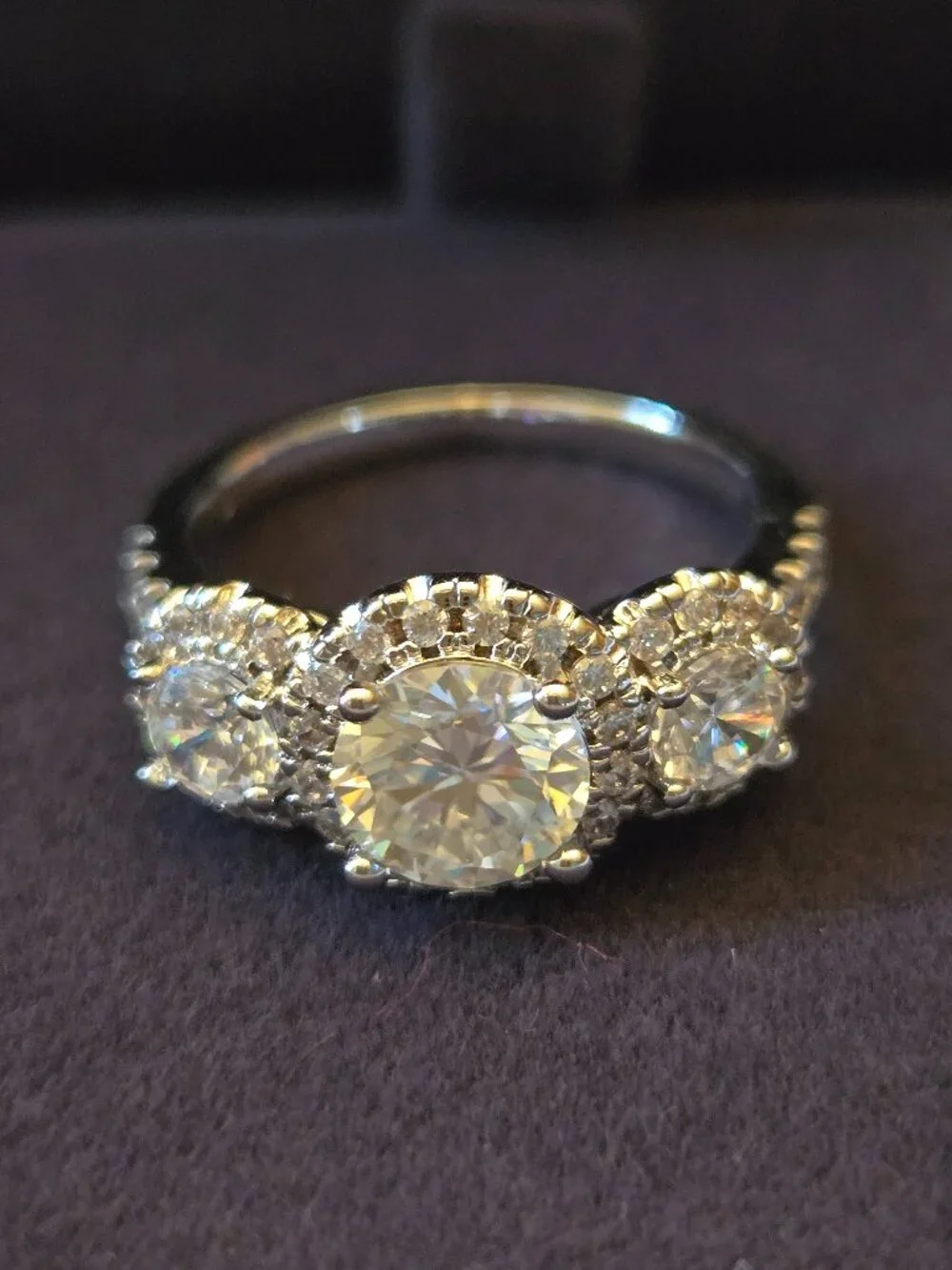 💎 2 CTW Three-Stone Moissanite Ring – Size 7 – White Gold Plated 💎